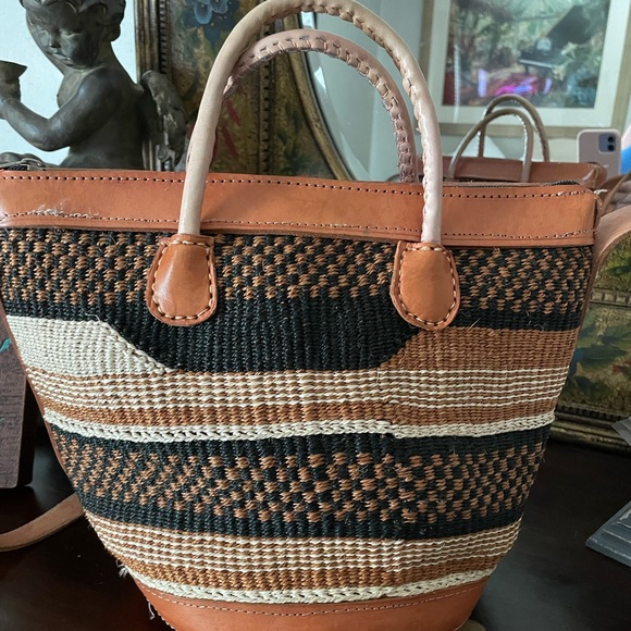 BEAUTIFULLY WOVEN BAG HANDMADE FROM KENYA - Picture 4 of 6